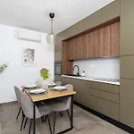 Honoris - Brand New - Private Parking - 90 M From The Beach- Terrace Slano