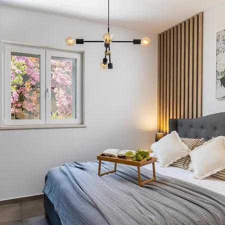 Honoris - Brand New - Private Parking - 90 M From The Beach- Terrace Slano