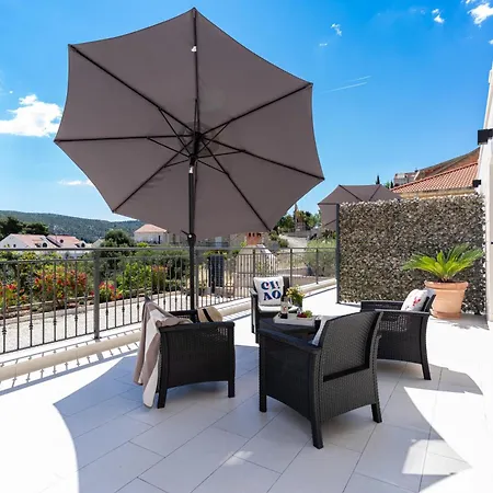 Apartment Honoris - Brand New - Private Parking - 90 M From The Beach- Terrace