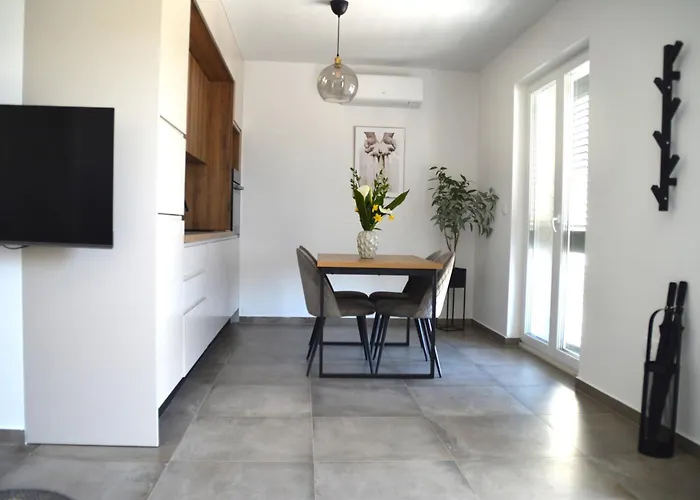 Honoris - Brand New - Private Parking - 90 M From The Beach- Terrace Apartament Slano