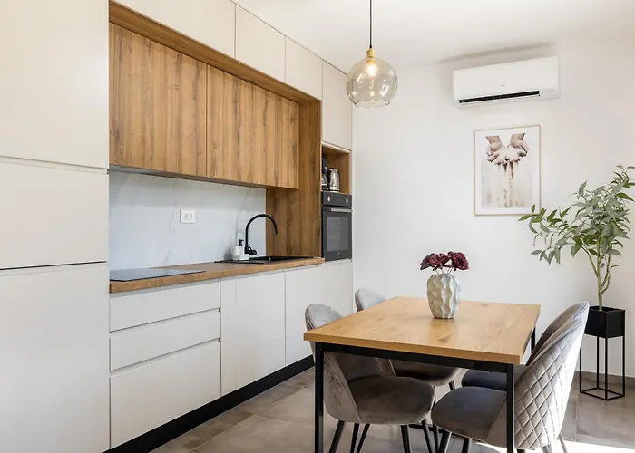 Honoris - Brand New - Private Parking - 90 M From The Beach- Terrace Slano